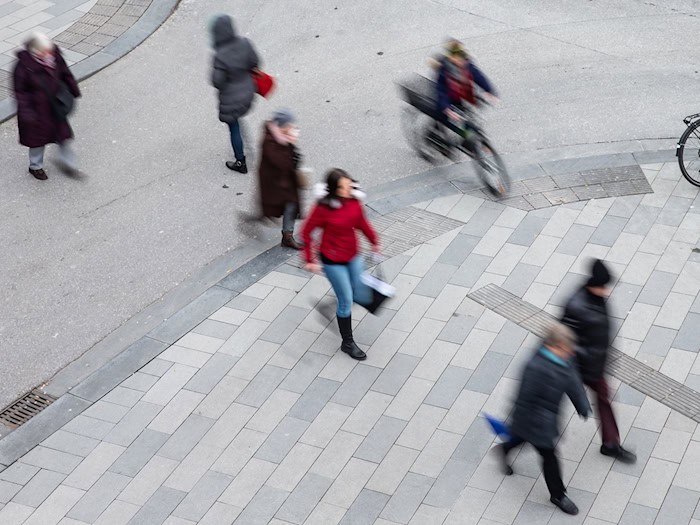 Der Anteil von Frauen und Mädchen im Alter ab 15 Jahren an der Thüringer Gesamtbevölkerung betrug 2024 durchschnittlich 50,7 Prozent. (Symbolbild)  / Foto: Ulrich Perrey/dpa