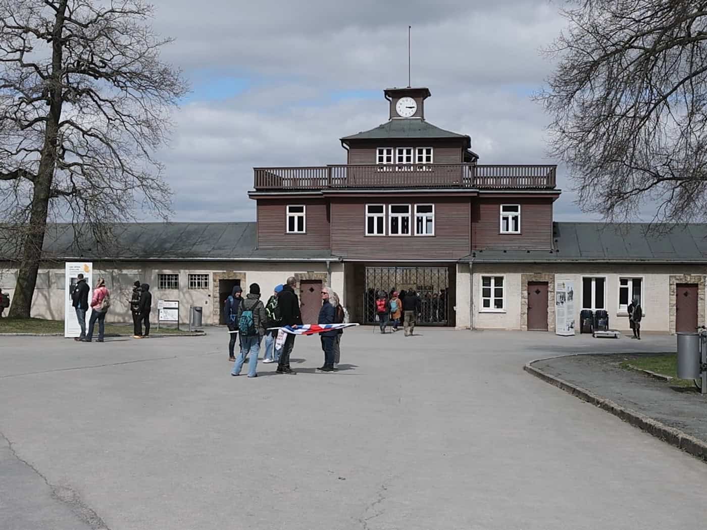 Zum Jahrestag der Befreiung des KZ Buchenwald möchte eine propalästinensische Gruppe dort demonstrieren. (Archivbild) / Foto: Bodo Schackow/dpa