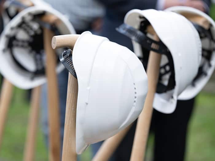 Thüringen will in diesem und dem nächsten Jahr deutlich mehr investieren. (Symbolbild) / Foto: Sebastian Kahnert/dpa