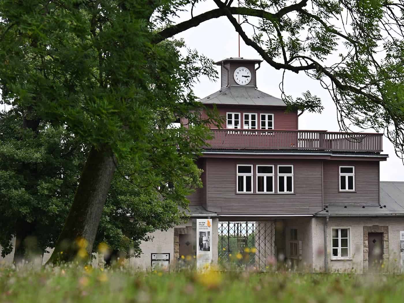 Zwei Verbände kritisieren einen geplanten Auftritt des Kulturstaatsministers Wolfram Weimer beim Gedenken an die Befreiung des Konzentrationslagers Buchenwald. (Archivbild) / Foto: Martin Schutt/dpa