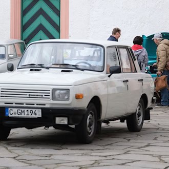 35 Jahre nach dem Produktionsstopp sind noch Tausende Wartburg vor allem in Ostdeutschland zugelassen. (Archivbild) / Foto: Sebastian Willnow/dpa/ZB