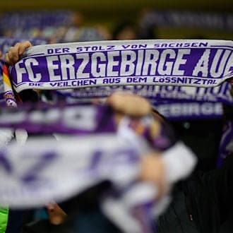 Nach 23 Jahren Profi-Fußball muss der FC Erzgebirge Aue einen Neustart planen. Auch gegen Wiesbaden reicht es nicht für einen Sieg. (Archivbild) / Foto: Robert Michael/dpa