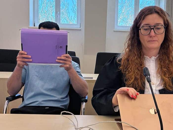 Aufgelauert, zugestochen und zum Sterben zurückgelassen?