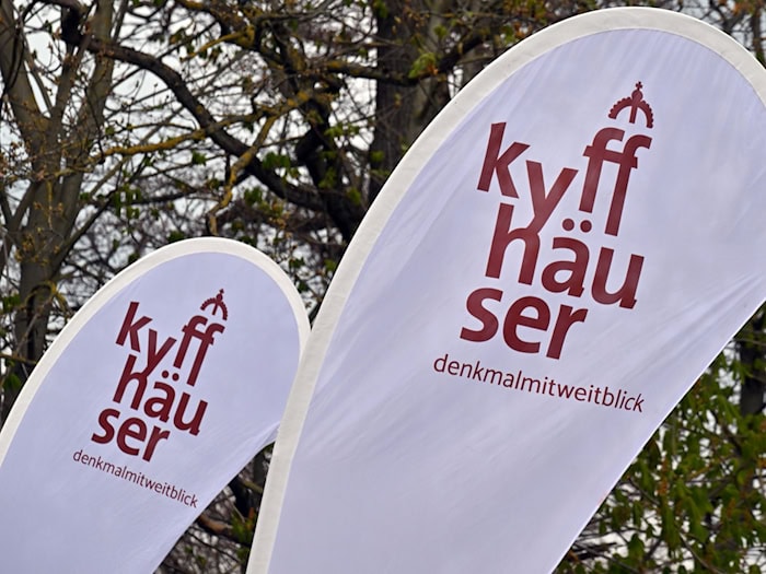 Das neue Besucherzentrum des Kyffhäuser-Denkmals soll im Herbst eingeweiht werden. / Foto: Martin Schutt/dpa