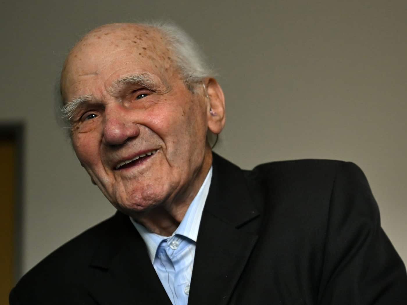 Andrej Iwanowitsch Moiseenko ist einer der letzten Überlebenden Buchenwalds. Seinen 100. Geburtstag wird er am 1. Mai in Weimar feiern - und damit nur einige Kilometer entfernt von dem ehemaligen KZ. (Archivbild)  / Foto: Martin Schutt/dpa