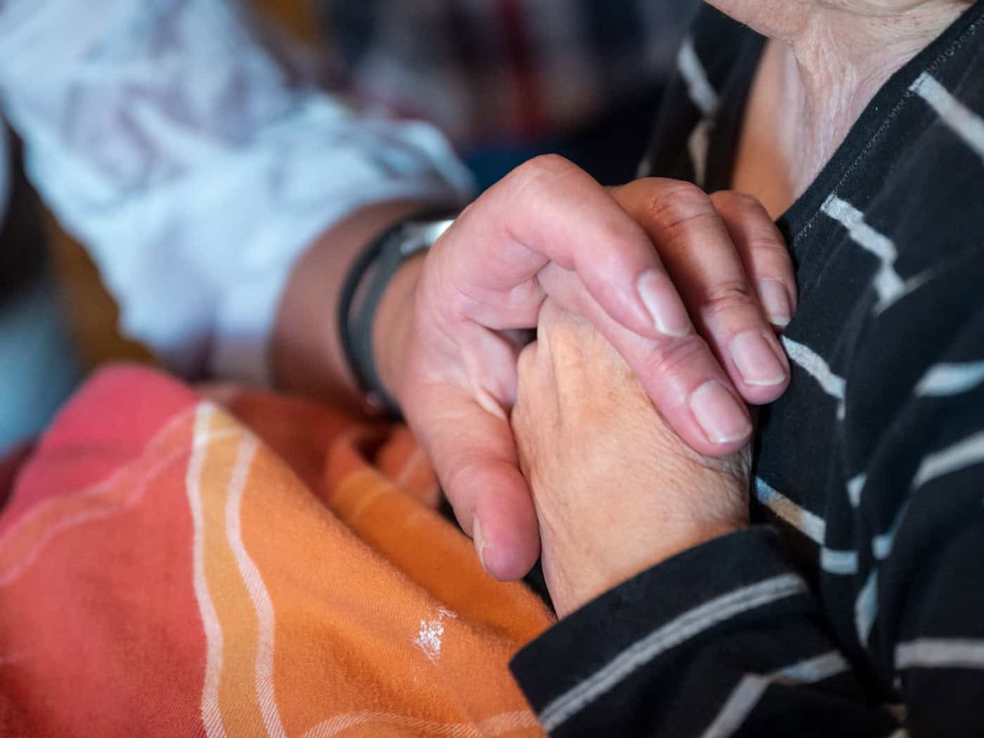 Von 2004 bis 2024 ist die Zahl der infolge einer Parkinson-Erkrankung Gestorbenen in Thüringen gestiegen. (Symbolbild) / Foto: Bernd Thissen/dpa