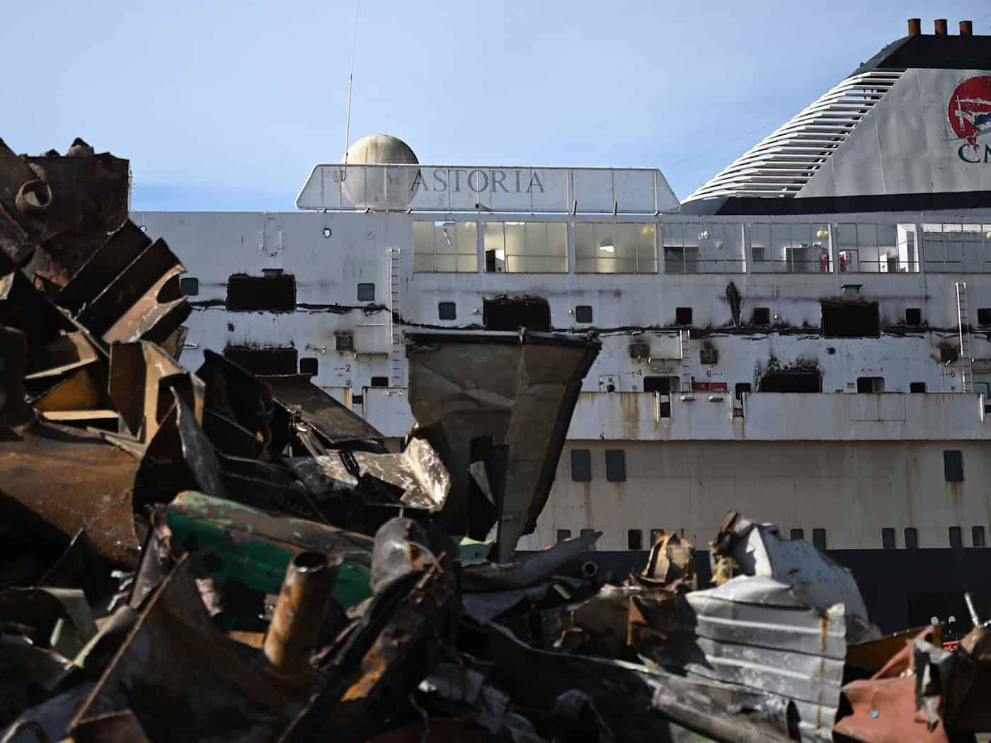 Die vielen Teile des Schiffes sollen zu 97 Prozent recycelt werden. / Foto: Markus Lenhardt/dpa
