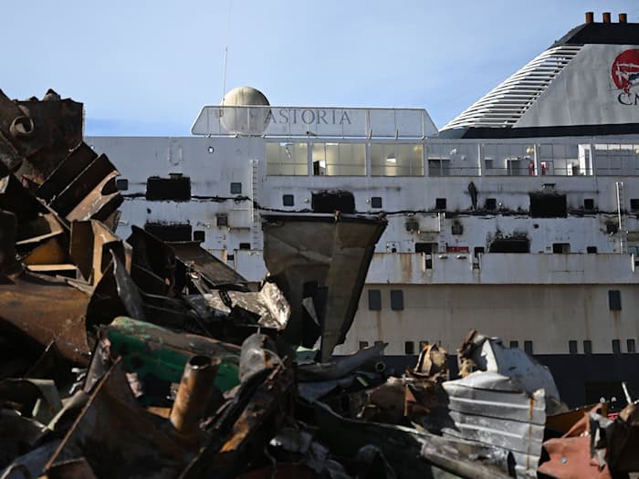 Die vielen Teile des Schiffes sollen zu 97 Prozent recycelt werden. / Foto: Markus Lenhardt/dpa