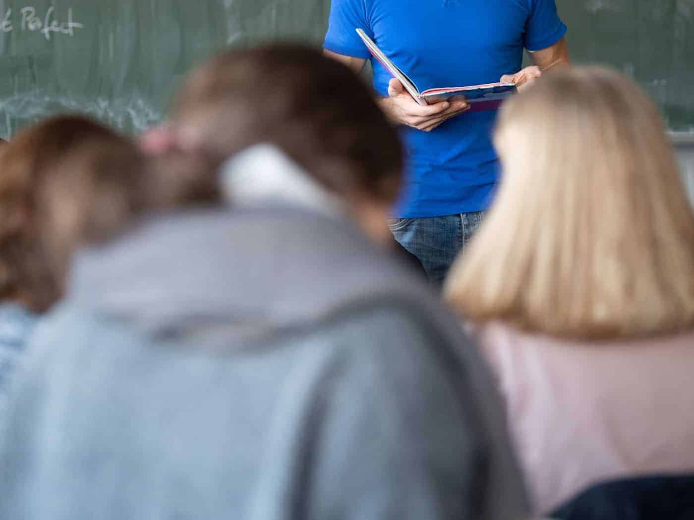 Im Kampf gegen den Lehrermangel startet im Herbst ein neuer Studiengang an der Hochschule Nordhausen. Die Einschreibung dafür hat begonnen. (Symbolbild) / Foto: Marijan Murat/dpa