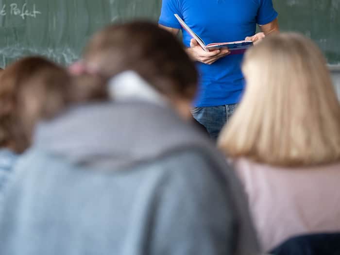 Im Kampf gegen den Lehrermangel startet im Herbst ein neuer Studiengang an der Hochschule Nordhausen. Die Einschreibung dafür hat begonnen. (Symbolbild) / Foto: Marijan Murat/dpa
