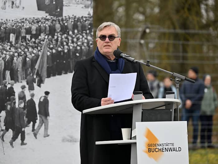 Der Großvater von Hape Kerkeling war in Buchenwald inhaftiert.  / Foto: Martin Schutt/dpa