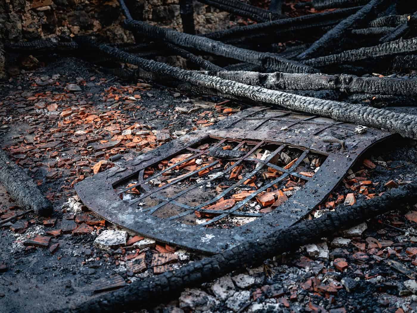 Der Brand auf der Runneburg in Weißensee hat die alte Küche quasi komplett zerstört. (Archivbild) / Foto: Jacob Schröter/dpa