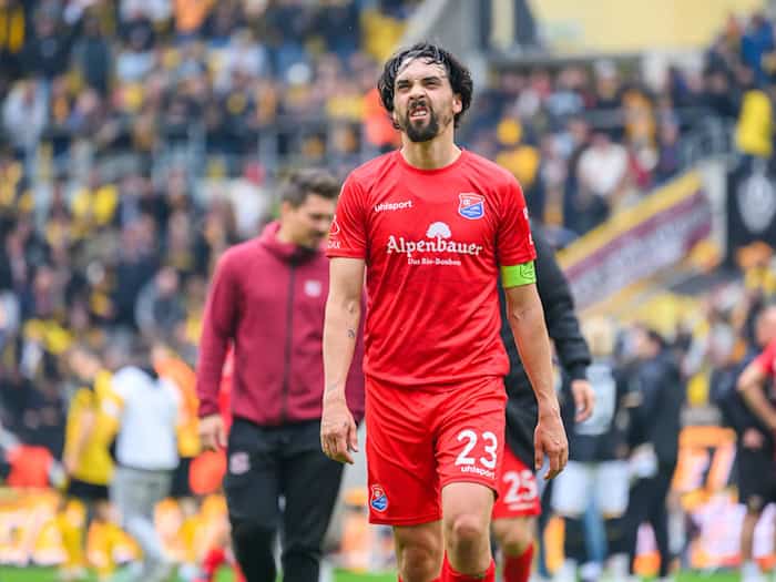 Das Team um Markus Schwabl bleibt in der Regionalliga.  / Foto: Robert Michael/dpa
