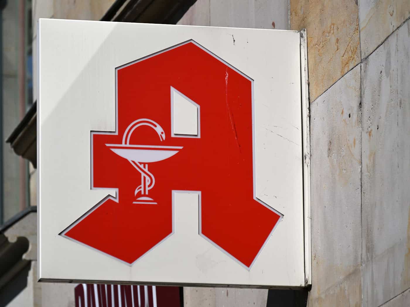 Ohne Fachkräfte aus Syrien ginge in mancher Apotheke nichts. (Illustration) / Foto: Martin Schutt/dpa