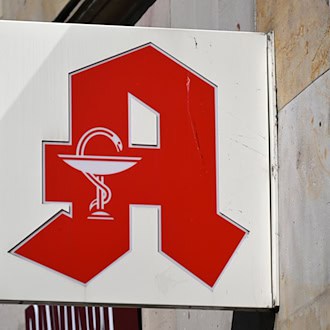 Ohne Fachkräfte aus Syrien ginge in mancher Apotheke nichts. (Illustration) / Foto: Martin Schutt/dpa