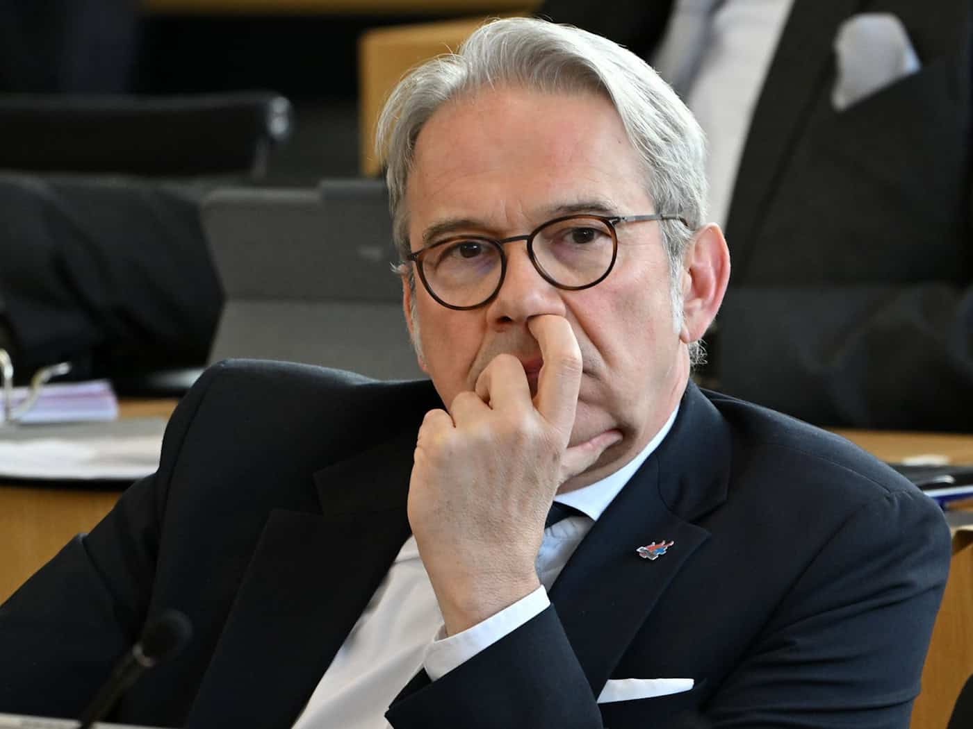 Thüringens Innenminister Georg Maier (SPD) sieht eine Abschaffung der Prämie für Gemeindefusionen skeptisch. (Archivbild) / Foto: Martin Schutt/dpa