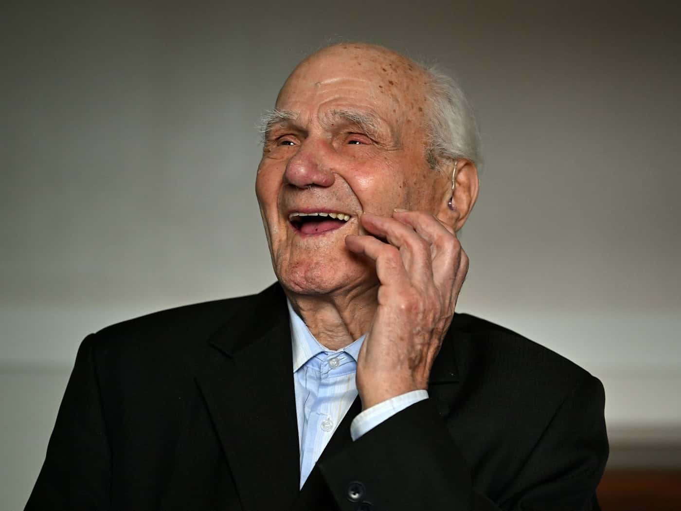 Bei allem, was er erlebt hat: Verbitterung ist Andrej Moiseenko nicht anzumerken. Er erzählt gerne und lacht viel. / Foto: Martin Schutt/dpa