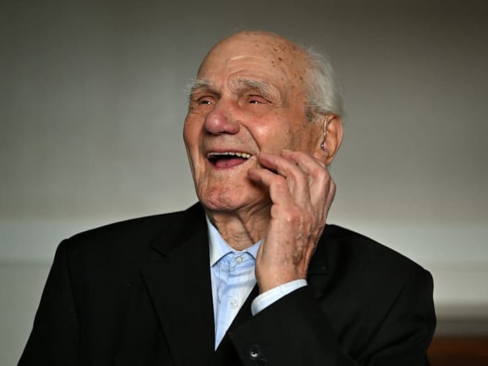 KZ-Überlebender Andrej Moiseenko feiert 100. mit Punk-Rock