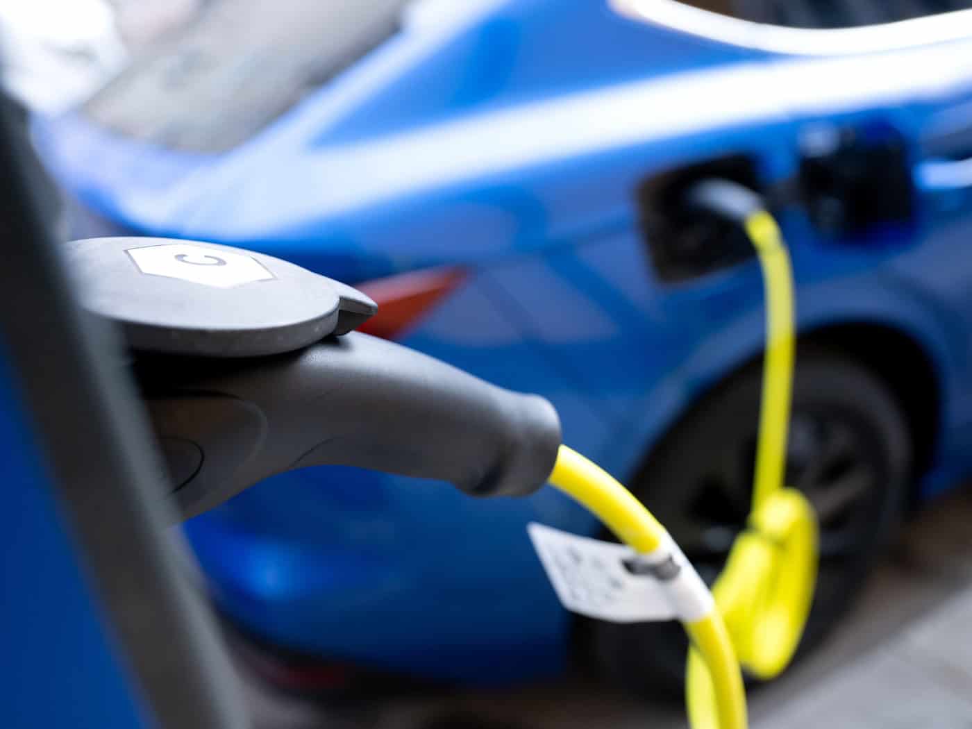 Wohnungsunternehmen und Eigentümergemeinschaften können für E-Lade-Möglichkeiten eine Förderung vom Bund erhalten. (Symbolbild) / Foto: Sven Hoppe/dpa