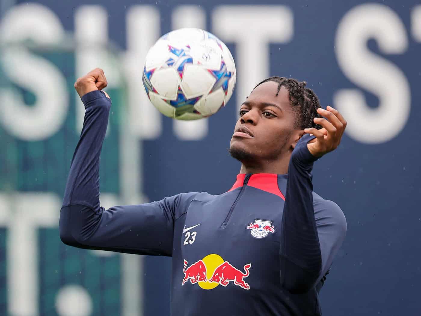  Castello Lukeba nimmt wieder am Training von RB Leipzig teil. (Archivbild) / Foto: Jan Woitas/dpa