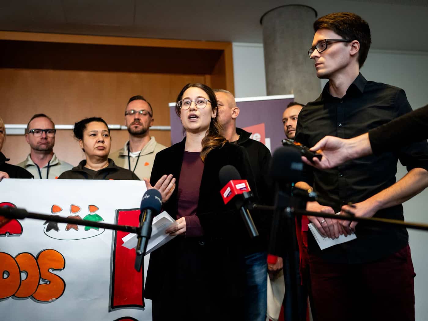 Die arbeitsmarktpolitische Sprecherin der Thüringer Linke-Fraktion Lena Saniye Güngör und der Linke-Fraktionschef Christian Schaft wollen am Mittwoch einen Gesetzentwurf zur Schaffung einer Arbeitskammer vorlegen. (Archivbild) / Foto: Jacob Schröter/dpa