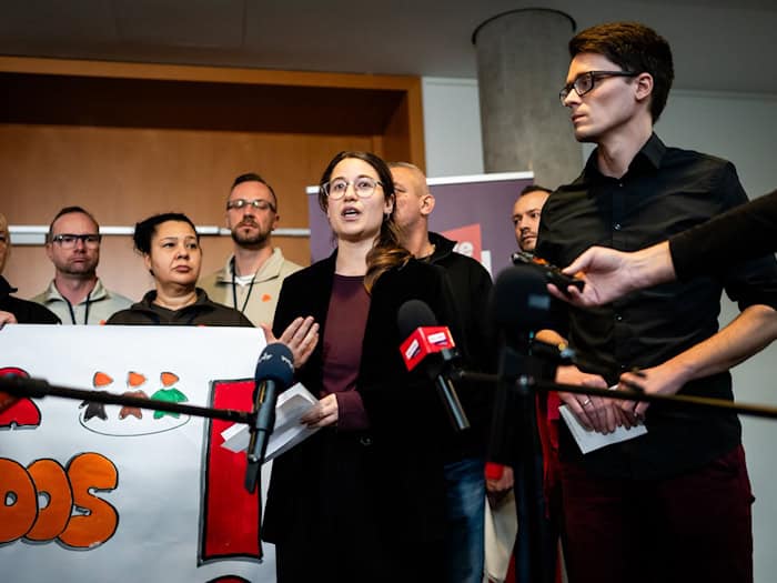 Die arbeitsmarktpolitische Sprecherin der Thüringer Linke-Fraktion Lena Saniye Güngör und der Linke-Fraktionschef Christian Schaft wollen am Mittwoch einen Gesetzentwurf zur Schaffung einer Arbeitskammer vorlegen. (Archivbild) / Foto: Jacob Schröter/dpa