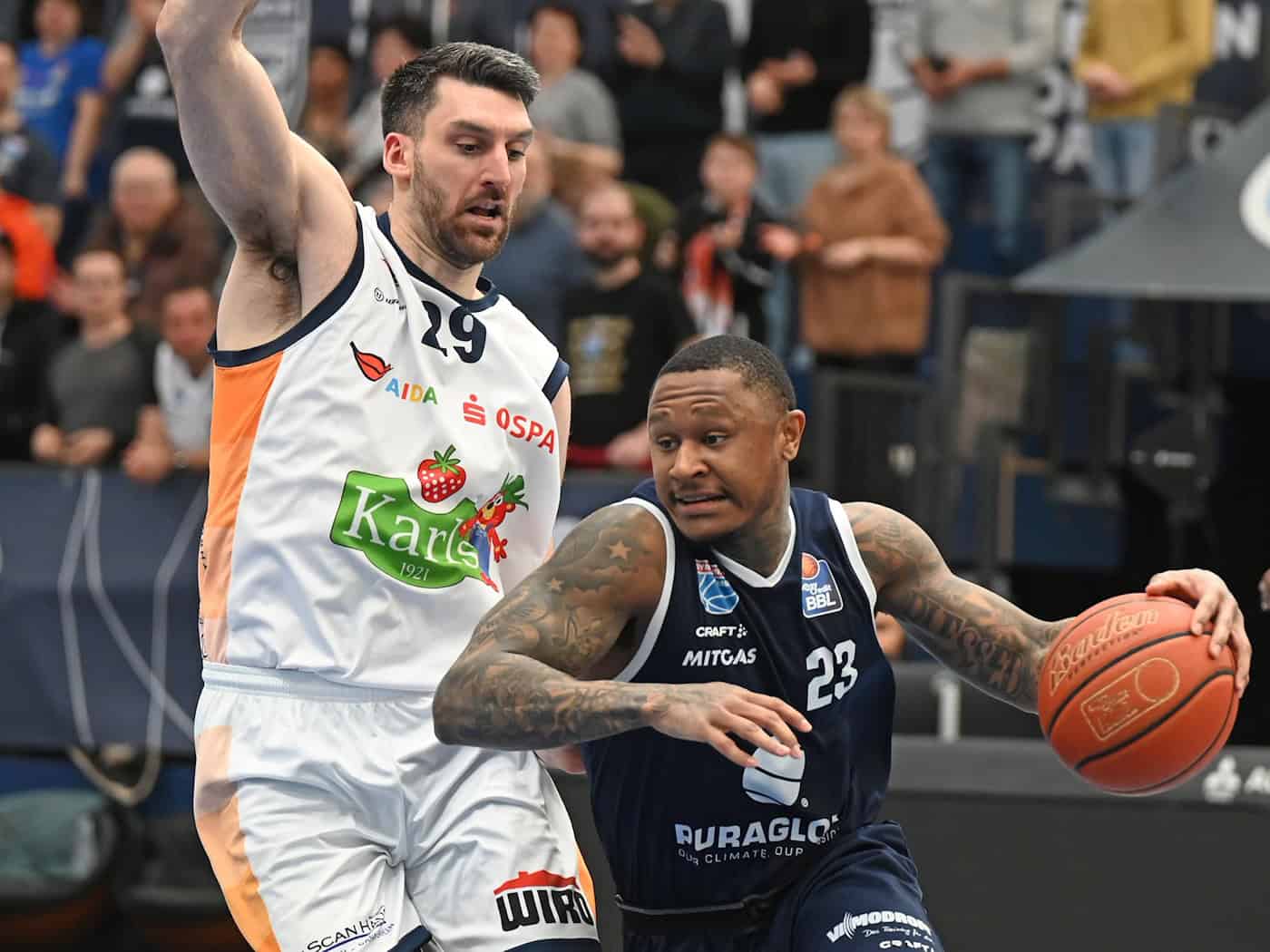 Charles Callison (r) war gegen München mit 29 Punkten der überragende Mann. / Foto: David Hammersen/dpa