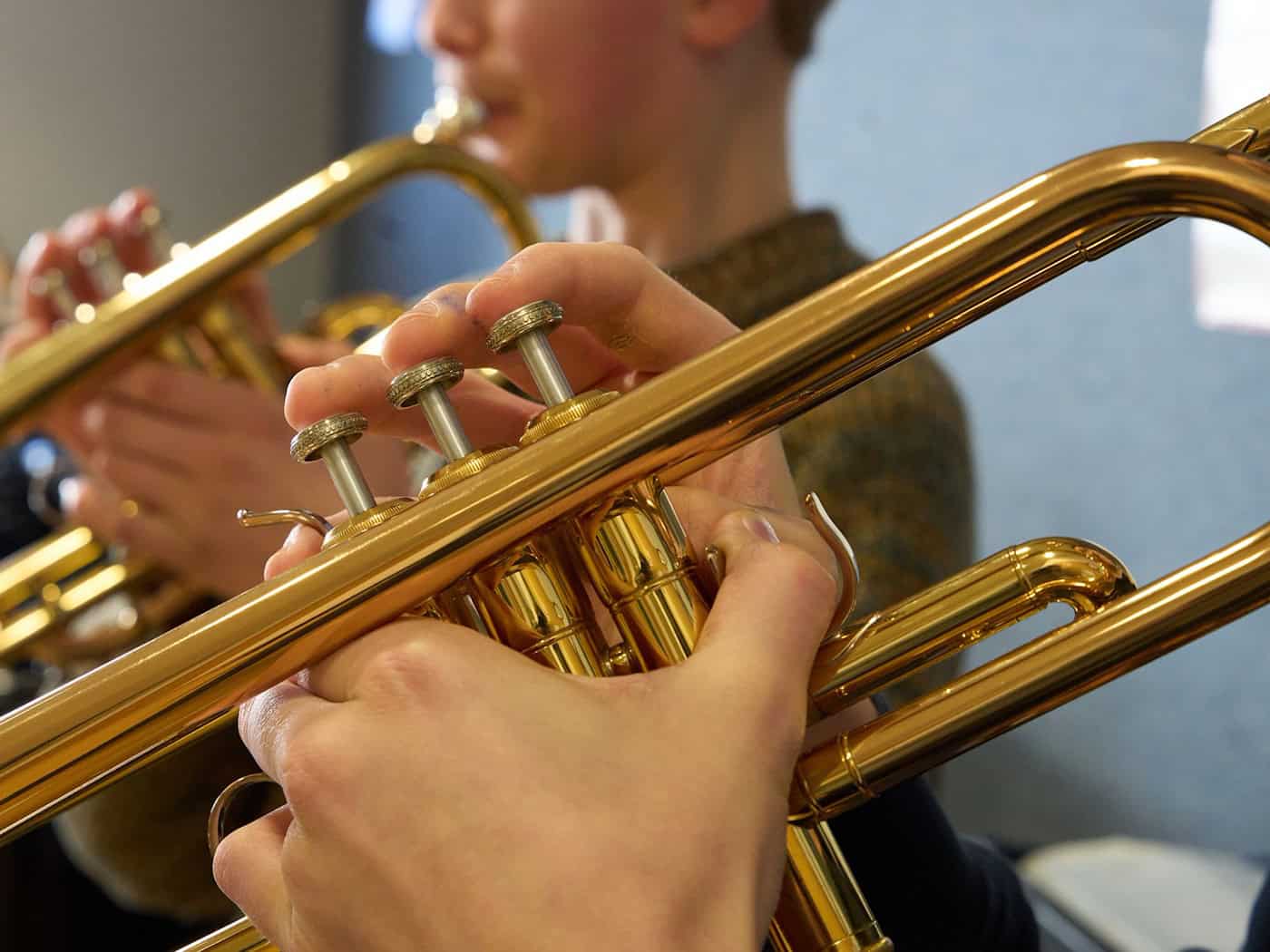 Bis 2035 scheiden laut dem Verband deutscher Musikschulen rund 14.000 Lehrkräfte an den bundesweit etwa 930 öffentlichen Musikschulen aus. (Symbolbild) / Foto: Thomas Frey/dpa
