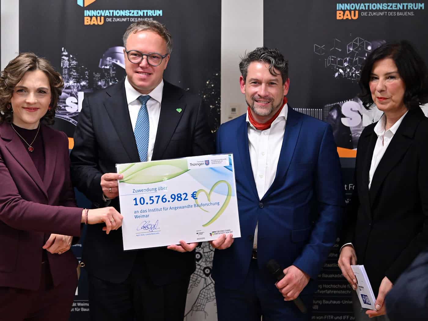 Das Bauen der Zukunft soll in einem neuen Zentrum in Weimar erforscht werden.  / Foto: Martin Schutt/dpa