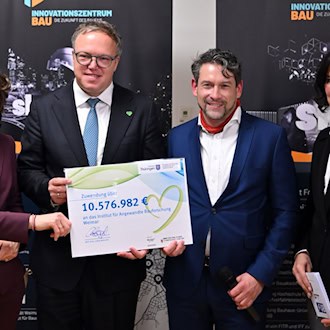 Das Bauen der Zukunft soll in einem neuen Zentrum in Weimar erforscht werden.  / Foto: Martin Schutt/dpa