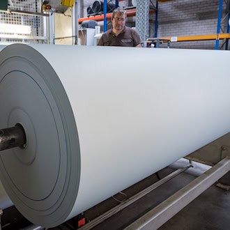 Die ostdeutsche Textilbranche erwirtschaftet mehr als die Hälfte ihres Umsatzes mit technischen Textilien. (Archivbild) / Foto: Hendrik Schmidt/dpa-Zentralbild/ZB