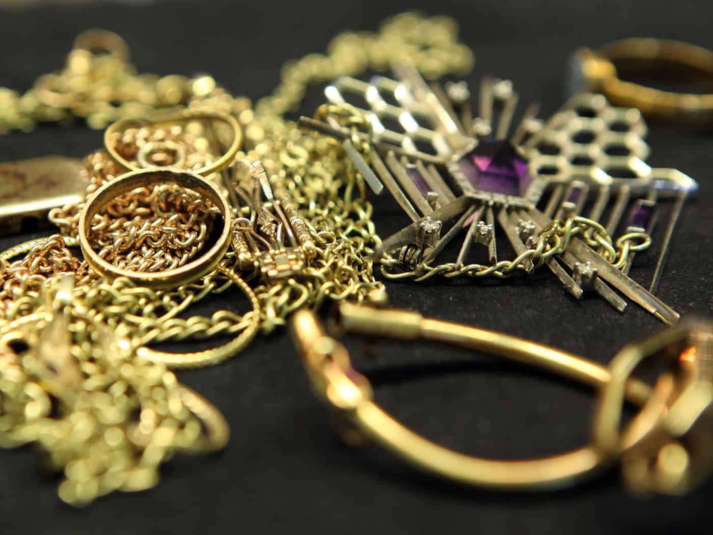 Schmuck im Wert von 30.000 Euro wurde gestohlen. (Symbolbild)  / Foto: picture alliance / dpa