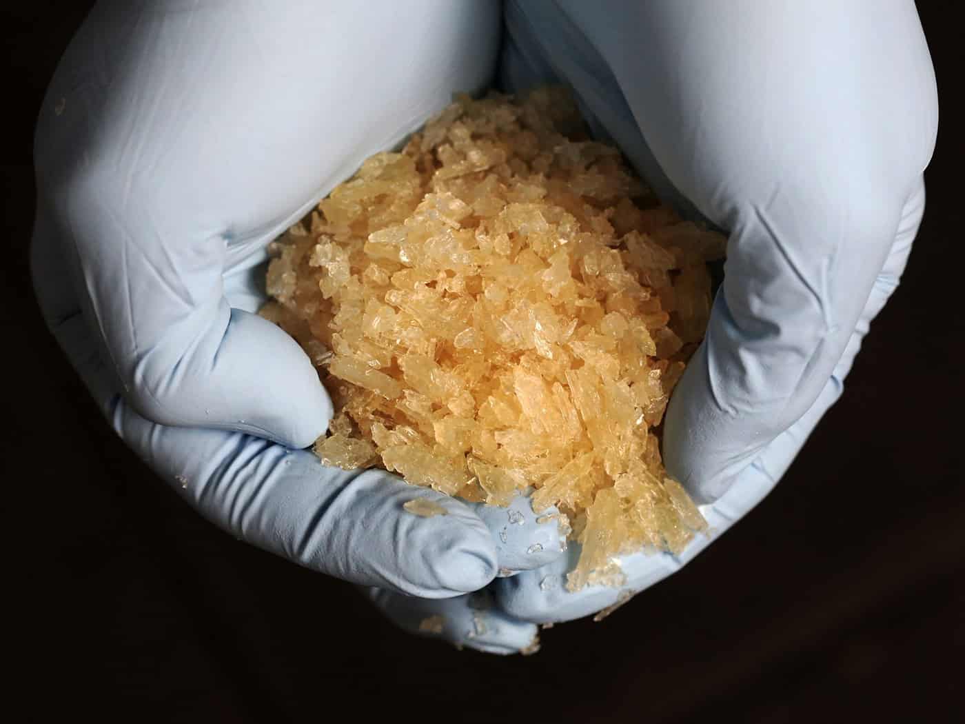 Ein großes Drogen-Labor zur Herstellung von Crystal Meth hatten Ermittler 2022 in Erfurt ausgehoben - nun beginnt dazu ein Prozess am Landgericht Erfurt. (Symbolbild) / Foto: picture alliance / dpa