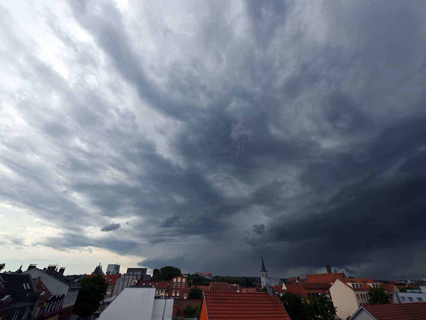 Sturm und Hagel waren 2025 die häufigsten Naturgefahren, die Versicherungsfälle verursachten.(Symbolbild) / Foto: Martin Schutt/dpa