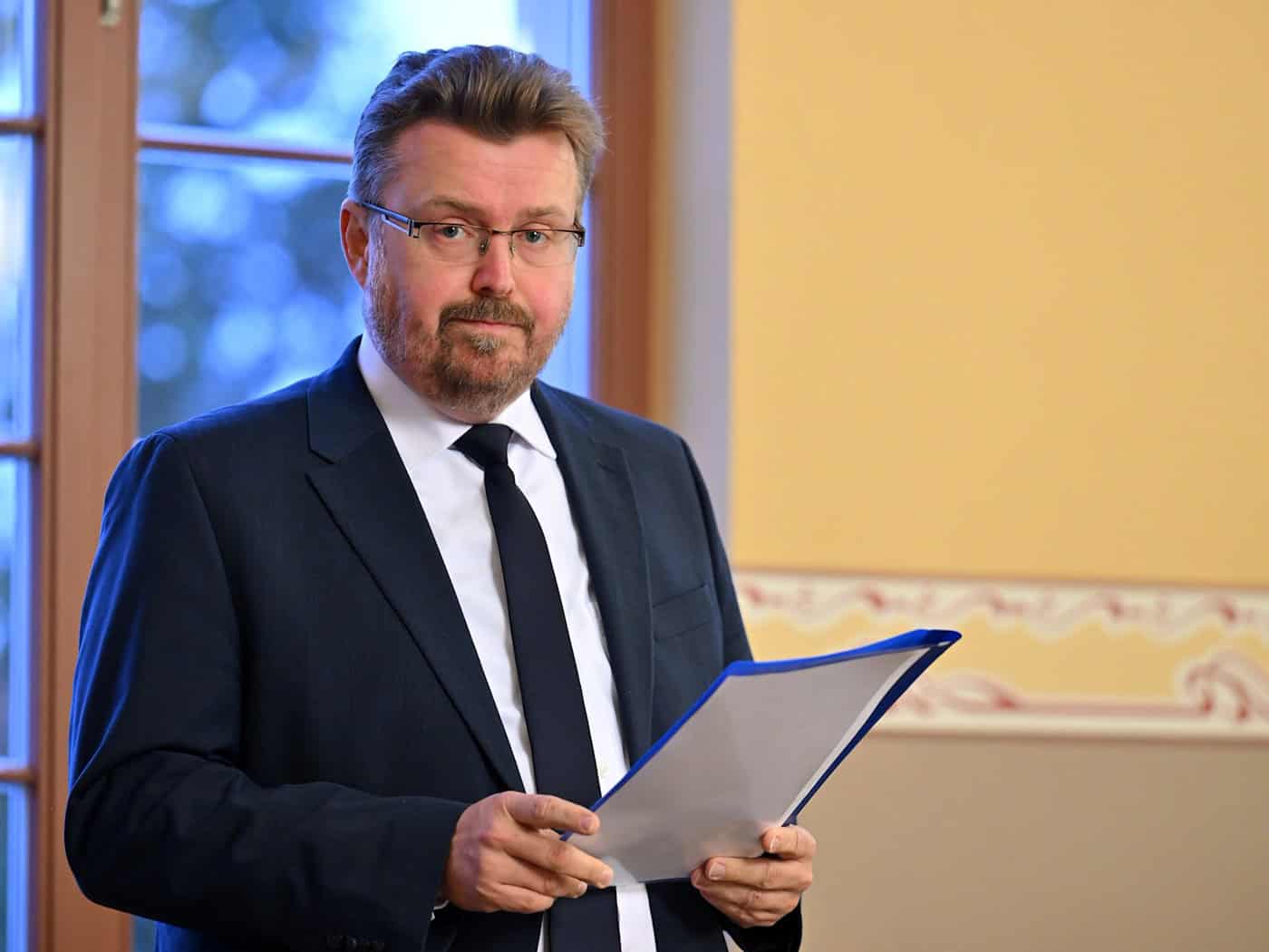 Nach Ansicht des Thüringer Justiz-Staatssekretärs Christian Klein könnte eine Entkriminalisierung von Schwarzfahren zu höheren Fahrpreisen führen. (Archivbild) / Foto: Martin Schutt/dpa