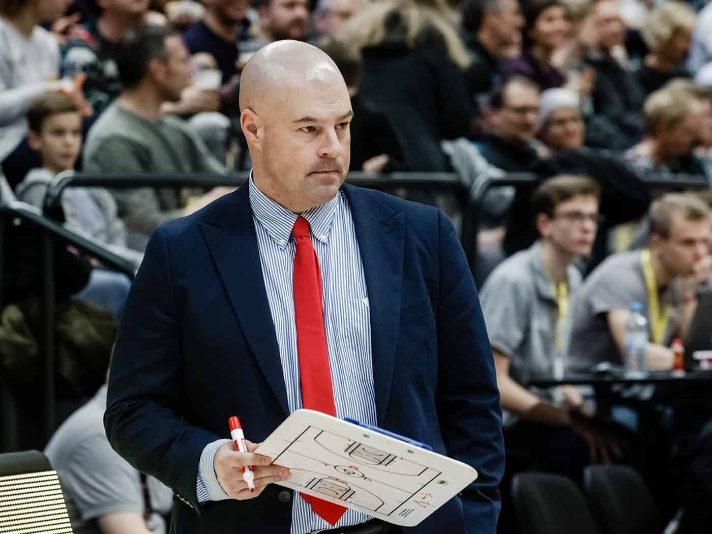 Mike Taylor feierte im zweiten Anlauf als Coach mit den Science City Jena seinen ersten Erfolg. (Archivbild) / Foto: Markus Scholz/dpa
