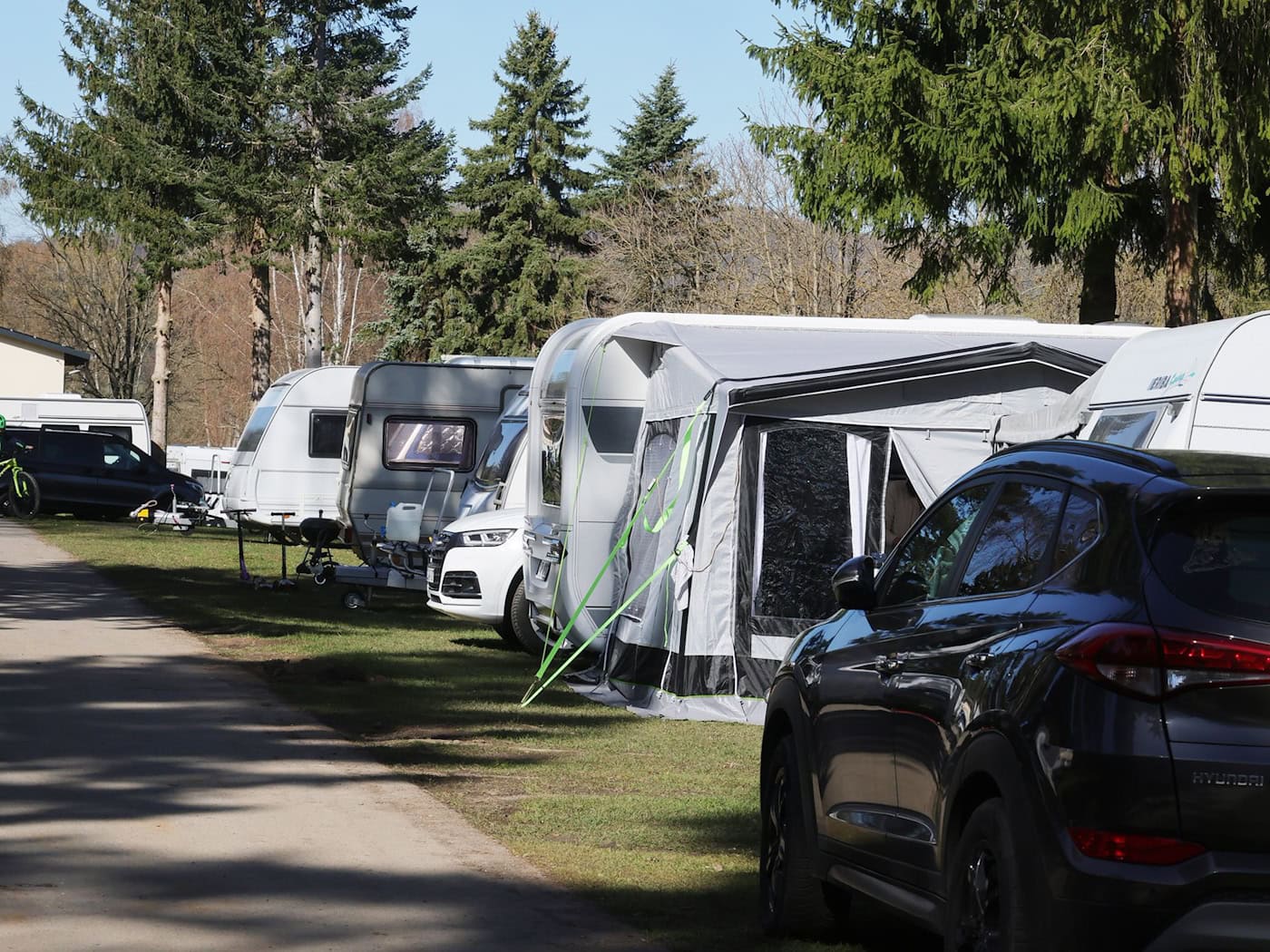 Schon jetzt sind vielerorts die Plätze gut gefüllt.  / Foto: Bodo Schackow/dpa