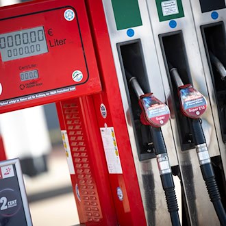 Der TÜV Thüringen rät von einer Einlagerung von Benzin oder Diesel ab. (Symbolbild) / Foto: Philip Dulian/dpa