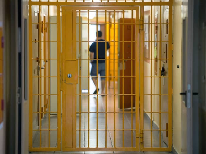 Die Arbeit hinter Gittern soll besser bezahlt werden. (Archivbild) / Foto: Sebastian Kahnert/dpa-Zentralbild/dpa