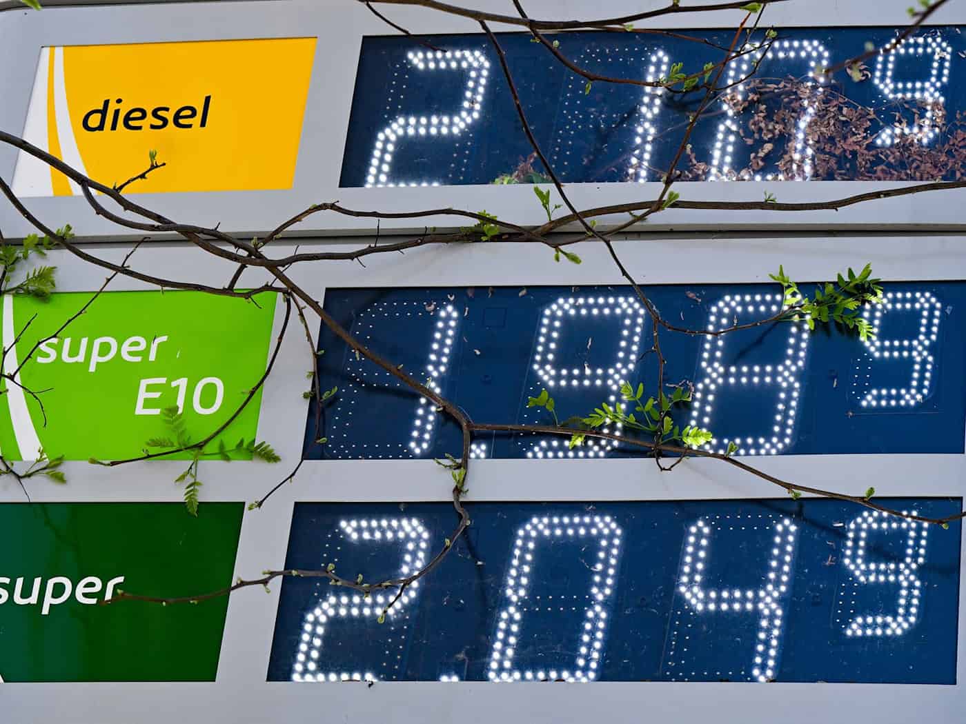 Im Bundesrat will Thüringen für die befristete Absenkung der Energiesteuer auf Kraftstoffe votieren (Symbolfoto). / Foto: Bernd Weißbrod/dpa