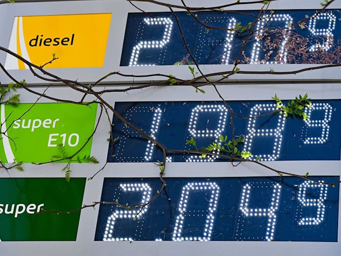 Im Bundesrat will Thüringen für die befristete Absenkung der Energiesteuer auf Kraftstoffe votieren (Symbolfoto). / Foto: Bernd Weißbrod/dpa