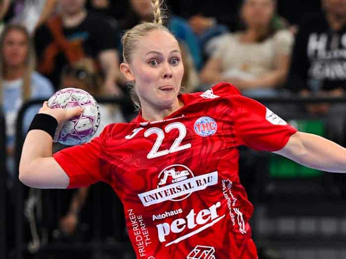 Rikke Hoffbeck Petersen und die Bundesliga-Handballerinnen des Thüringer HC setzten sich im Ostduell gegen den BSV Sachsen Zwickau souverän durch. (Archivbild)  / Foto: Sven Hoppe/dpa