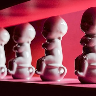 Ganzjährig thematisieren die Porzellanwelten auf der Leuchtenburg bei Kahla die Bedeutung von Porzellan. (Symbolbild) / Foto: Jens Kalaene/dpa