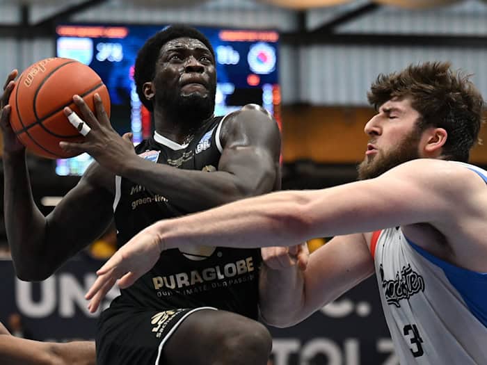 Khyri Thomas (l) war einer der Schlüsselspieler des MBC. / Foto: Hendrik Schmidt/dpa