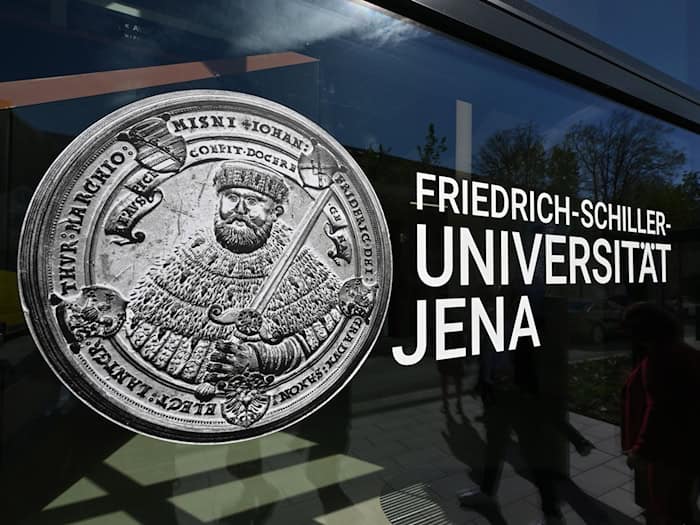 Der Großteil des Fördergeldes für Thüringer Hochschulen, das über die Schnellbau-Initiative in den Freistaat fließt, geht an die Friedrich-Schiller-Universität (FSU) Jena. (Archivbild) / Foto: Martin Schutt/dpa