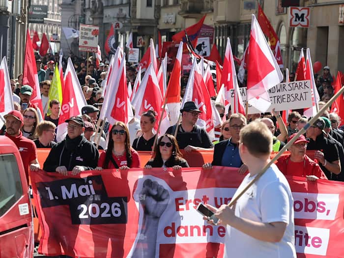 Die Versammlung des Deutschen Gewerkschaftsbunds verlief im Gegensatz zu manch anderen Veranstaltungen zum 1. Mai in Thüringen laut Polizei störungsfrei. / Foto: Bodo Schackow/dpa