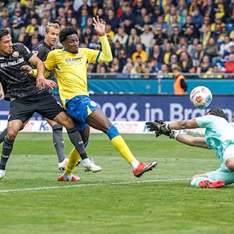 Das Braunschweiger 2:0 durch Faride Alidou. / Foto: Andreas Gora/dpa