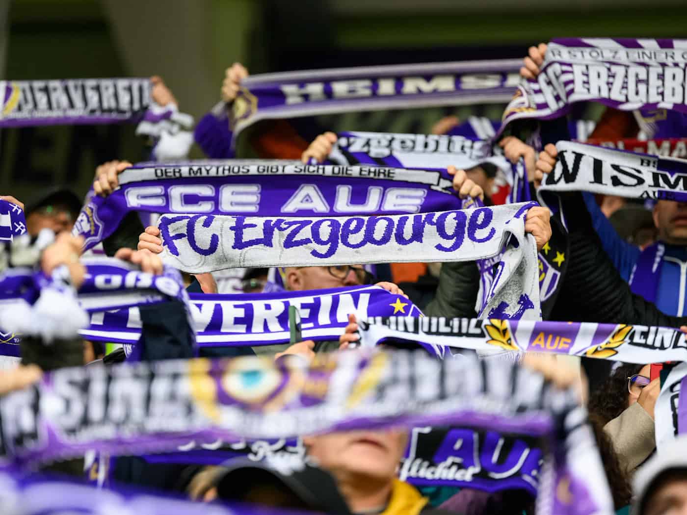 Nach dem Abstieg in die Regionalliga Nordost setzt Aue auf sein bisheriges Trainerteam. (Symbolbild) / Foto: Robert Michael/dpa