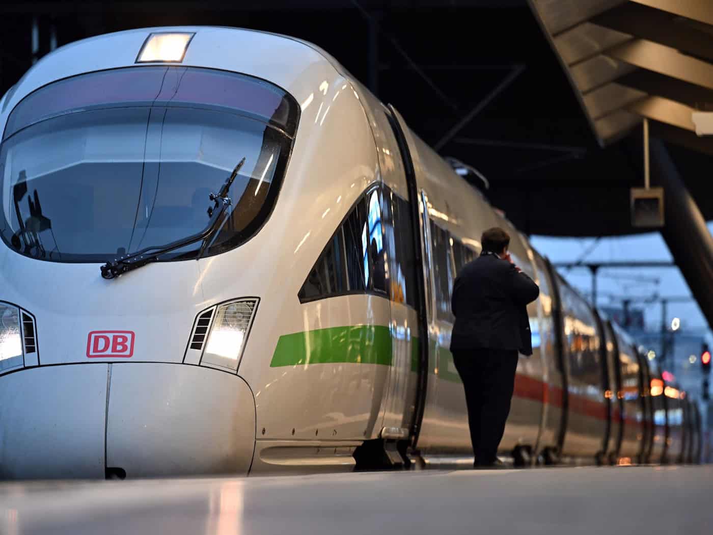 Thüringen wirbt um die Rückkehr von Berufspendlern. (Symbolbild)   / Foto: Martin Schutt/dpa