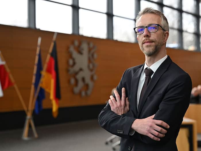 Thüringens Landesdatenschutzbeauftragter Tino Melzer sieht vor allem bei der Weitergabe von Daten zur Bildungsbiografie enge Grenzen. (Archivbild) / Foto: Martin Schutt/dpa
